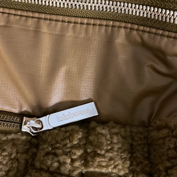 Lululemon, Quilted Grid Tote, 26L, Burnt Caramel - Picture 4 of 8